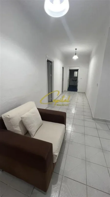 Tirane, jepet me qera apartament 2+1 Kati 0, 130 m² 500 € (KOMBINAT)