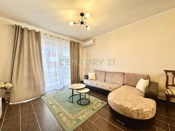 Tirane, jepet me qera apartament 2+1+Aneks+Ballkon Kati 5, 118 m² 500 € (Neom123366)