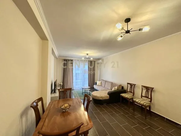 Tirane, jepet me qera apartament 2+1+Aneks+Ballkon Kati 5, 118 m² 500 € (Neom123366)