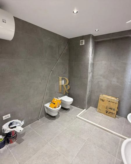 Tirane, shitet apartament 3+1+Ballkon Kati 8, 173 m² (Astir)