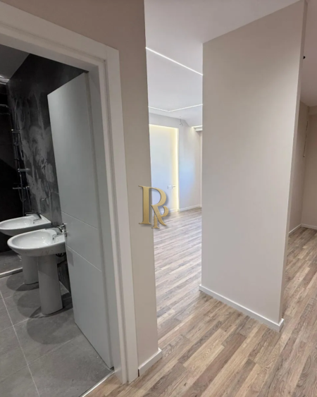 Tirane, shitet apartament 3+1+Ballkon Kati 8, 173 m² (Astir)