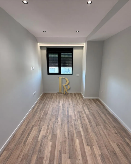 Tirane, shitet apartament 3+1+Ballkon Kati 8, 173 m² (Astir)