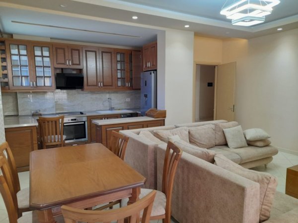 Tirane, jepet me qera apartament 2+1+Ballkon Kati 3, 112 m² 500 € (Prane Pasticeri Melisa)