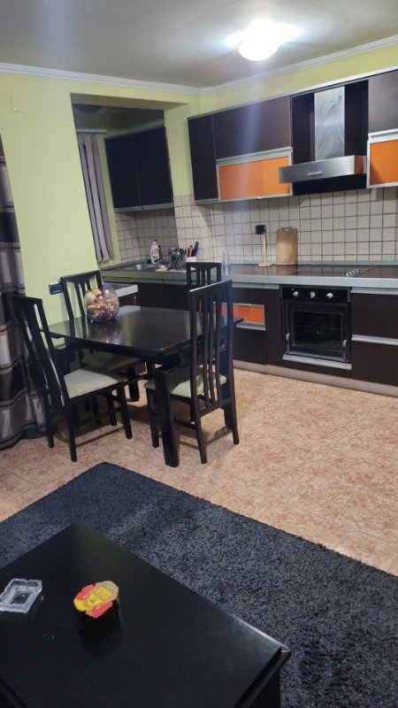 Tirane, jepet me qera apartament 2+1 Kati 4, 80 m² 500 € (Brryli)