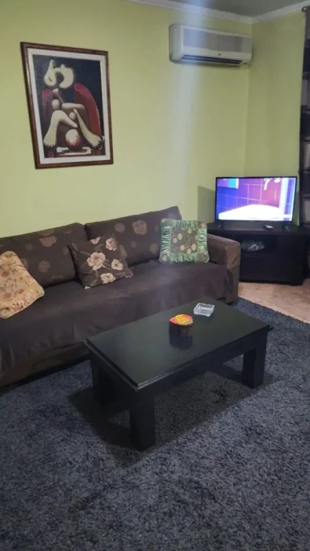 Tirane, jepet me qera apartament 2+1 Kati 4, 80 m² 500 € (Brryli)