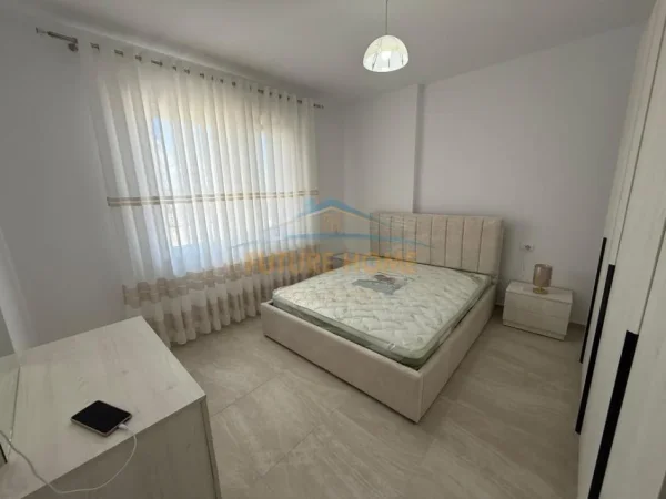 Tirane, jepet me qera apartament 2+1+Ballkon Kati 7, 80 m² 500 € (QTU,Univers City)