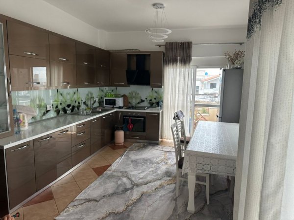 Tirane, jepet me qera apartament 1+1+Ballkon Kati 2, 70 m² 500 € (QYTET STUDENTI)