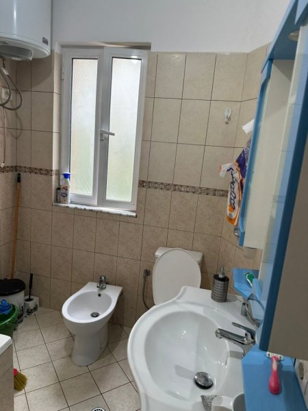 Tirane, jepet me qera apartament 1+1+Ballkon Kati 2, 70 m² 500 € (QYTET STUDENTI)