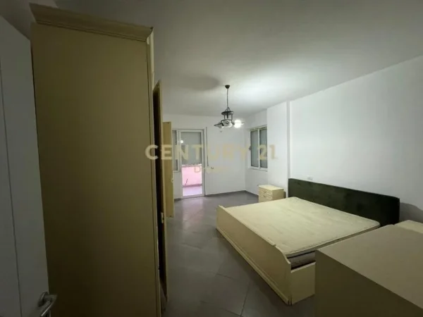 Tirane, jepet me qera apartament 2+1 Kati 0, 140 m² 500 € (Kopshti Botanik ,Prane Xhamise)