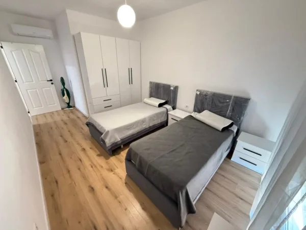 Tirane, jepet me qera apartament 2+1 Kati 3, 100 m² 850 € 