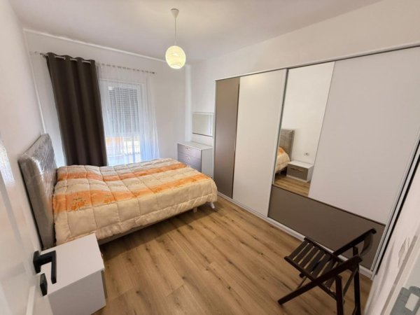 Tirane, jepet me qera apartament 2+1 Kati 3, 100 m² 850 € 
