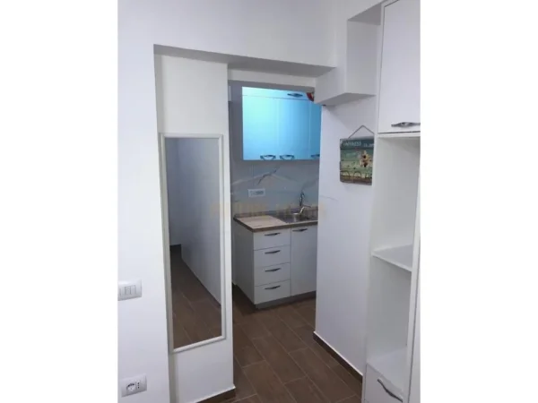 Tirane, shitet apartament 1+1 Kati 1, 23 m² 55.000 € (Rruga Ferit Xhajko)