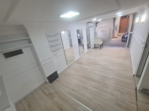 Tirane, jepet me qera ambjent biznesi Kati 0, 40 m² 500 € 