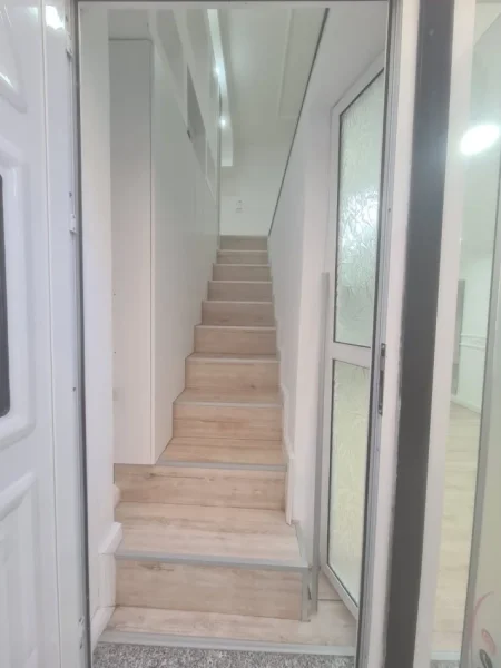 Tirane, jepet me qera ambjent biznesi Kati 0, 40 m² 500 € 