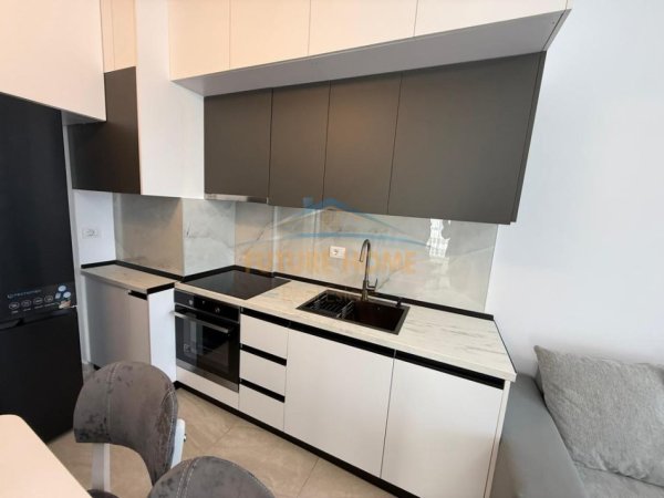 Tirane, jepet me qera apartament 2+1 Kati 7, 80 m² 500 € (UNIVERS CITY)