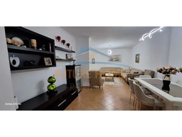 Tirane, shitet apartament 2+1 Kati 3, 110 m² 225.000 € (Komuna Parisit)