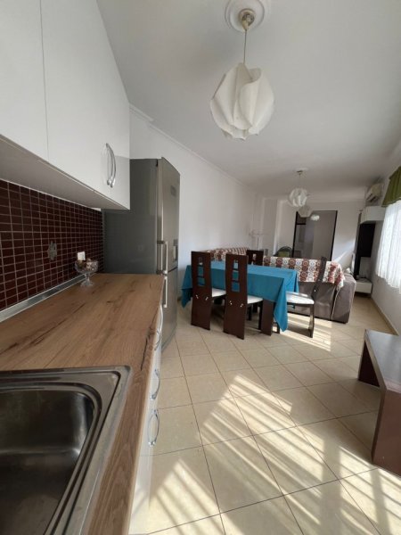 Tirane, jepet me qera apartament 2+1+Aneks+Ballkon Kati 4, 111 m² 550 € (Ali Demi)