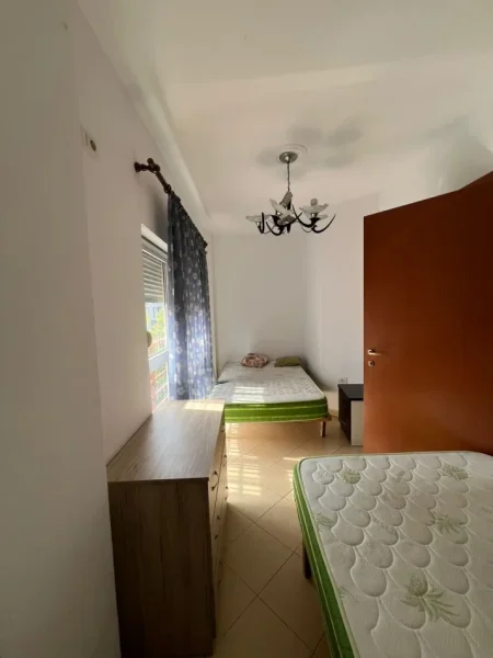 Tirane, jepet me qera apartament 2+1+Aneks+Ballkon Kati 4, 111 m² 550 € (Ali Demi)