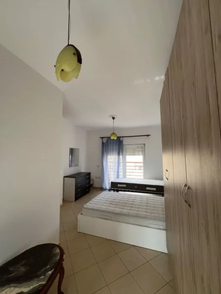 Tirane, jepet me qera apartament 2+1+Aneks+Ballkon Kati 4, 111 m² 550 € (Ali Demi)