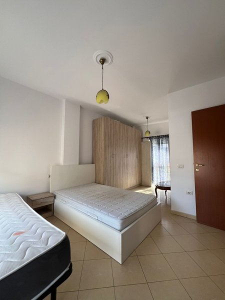 Tirane, jepet me qera apartament 2+1+Aneks+Ballkon Kati 4, 111 m² 550 € (Ali Demi)