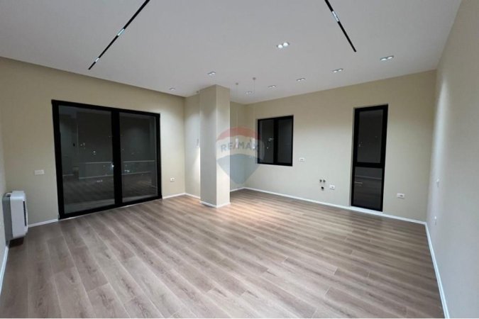 Tirane, jepet me qera 1+1 , 