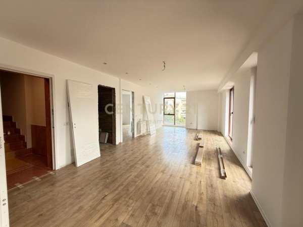 Tirane, jepet me qera zyre Kati 3, 84 m² 1.500 € (Rruga e Kavajes)