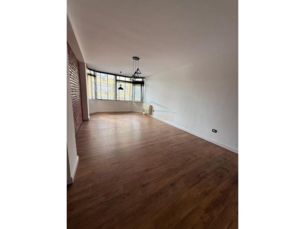 Tirane, jepet me qera apartament 2+1 Kati 8, 112 m² 850 € (Komuna E Parisit)