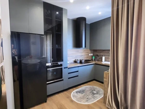 Tirane, shitet apartament 2+1 , 140 m² (Pediatria)