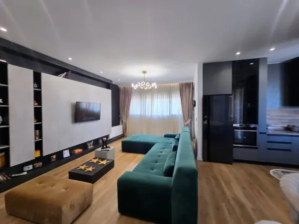 Tirane, shitet apartament 2+1 , 140 m² (Pediatria)