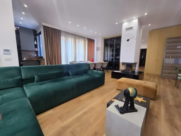 Tirane, shitet apartament 2+1 , 140 m² (Pediatria)