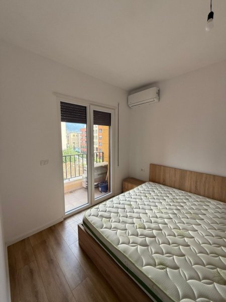 Tirane, jepet me qera apartament 1+1 Kati 3, 58 m² 600 € (Rruga Hoxha Tasim)