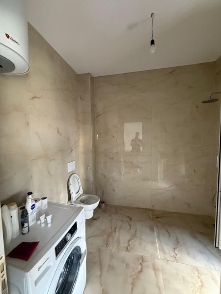 Tirane, jepet me qera apartament 1+1 Kati 3, 58 m² 600 € (Rruga Hoxha Tasim)