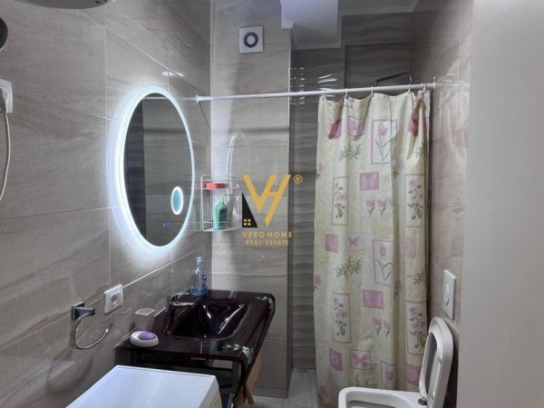 Tirane, jepet me qera apartament 1+1+Ballkon Kati 5, 65 m² 690 € (RRUGA MIHAL GRAMENO)