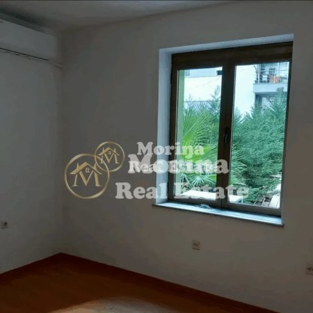 Tirane, jepet me qera apartament 3+1 Kati 2, 90 m² 600 € (Pazari i Ri)