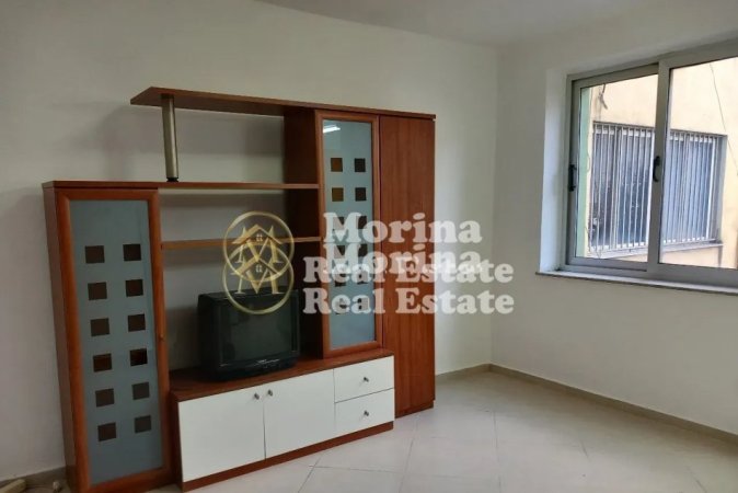 Tirane, jepet me qera apartament 3+1 Kati 2, 90 m² 600 € (Pazari i Ri)