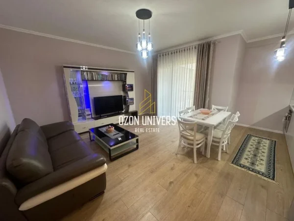 Tirane, jepet me qera apartament 1+1 Kati 3, 74 m² 600 € (bulevardi zogu i 1)