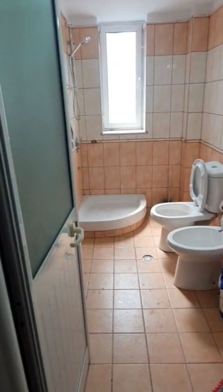 Tirane, jepet me qera apartament 2+1 Kati 3, 80 m² 550 € (Rr.Mine Peza)