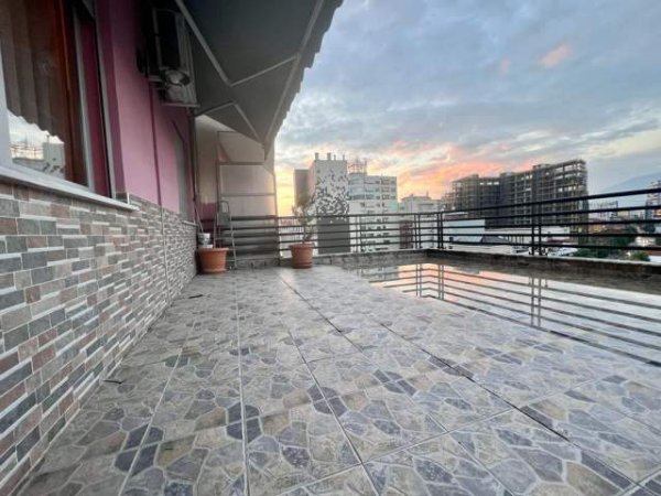 Tirane, jepet me qera apartament 2+1+BLK Kati 3, 120 m² 1.000 Euro (9 Katshet)