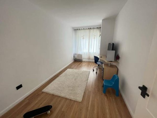 Tirane, jepet me qera apartament 3+1+A+BLK Kati 1, 140 m² 1.400 Euro (kopshti zoologjik)