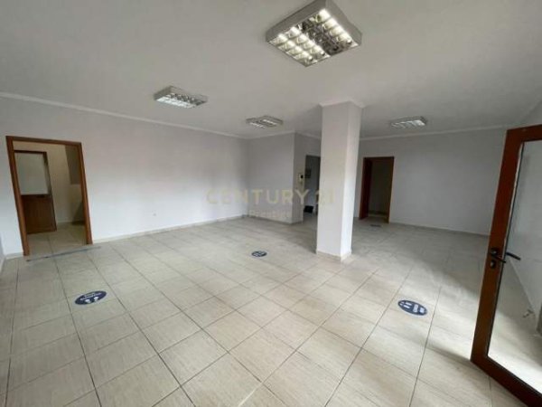 Tirane, jepet me qera zyre Kati 6, 200 m² 1.700 Euro