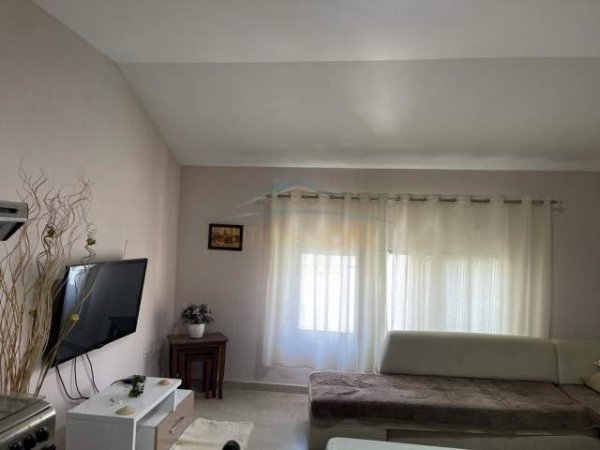 Tirane, jepet me qera apartament 1+1 Kati 3, 100 m² 350 Euro