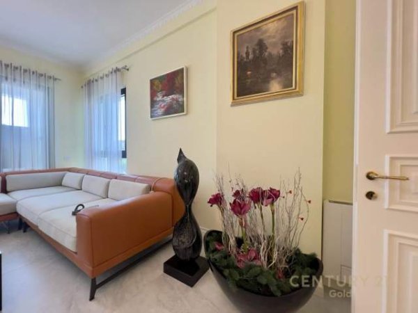 Tirane, jepet me qera apartament 2+1 Kati 5, 1.000 Euro (rruga e kavajes)