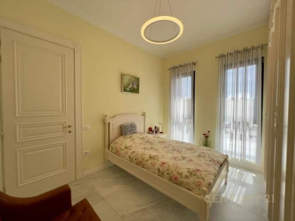 Tirane, jepet me qera apartament 2+1 Kati 5, 1.000 Euro (rruga e kavajes)