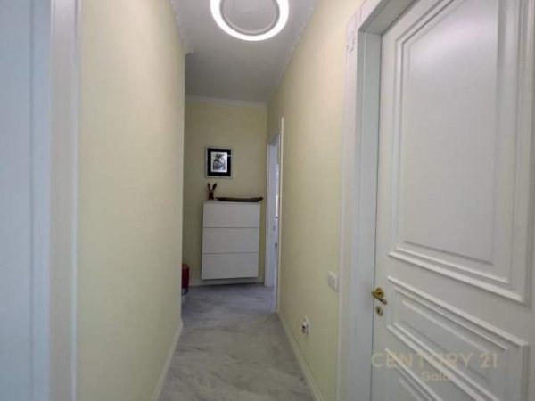 Tirane, jepet me qera apartament 2+1 Kati 5, 1.000 Euro (rruga e kavajes)