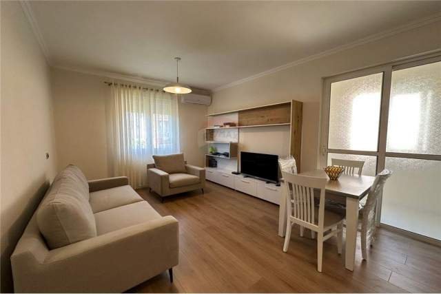 Tirane, shitet apartament 1+1 Kati 3, 51 m²  (Rruga Barrikadave)