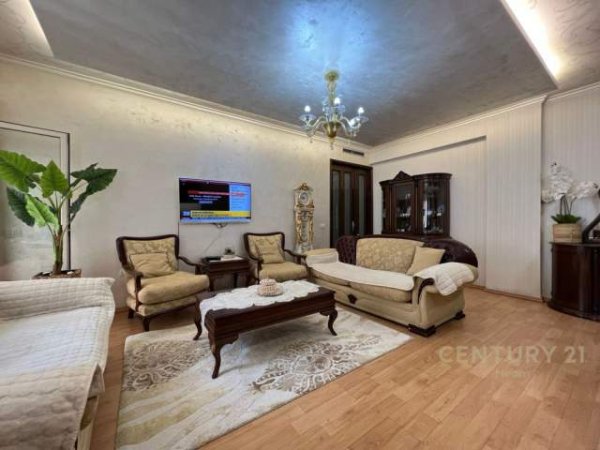 Tirane, jepet me qera apartament 3+1+A+BLK Kati 4, 162 m² 1.500 Euro (Pazari i ri)