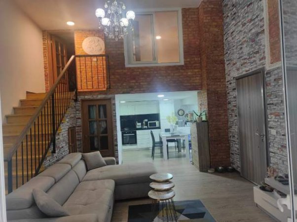 Tirane, jepet me qera apartament duplex 2+1+BLK Kati 1, 75 m² 40.000 Leke (Rruga Muhamed Deliu)