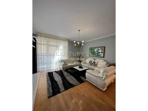 Tirane, jepet me qera apartament 2+1+A+BLK Kati 4, 100 m² 700 Euro (Pazari i ri)