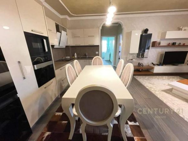Tirane, jepet me qera apartament 2+1+A+BLK Kati 6, 112 m² 800 Euro (Pavaroti)