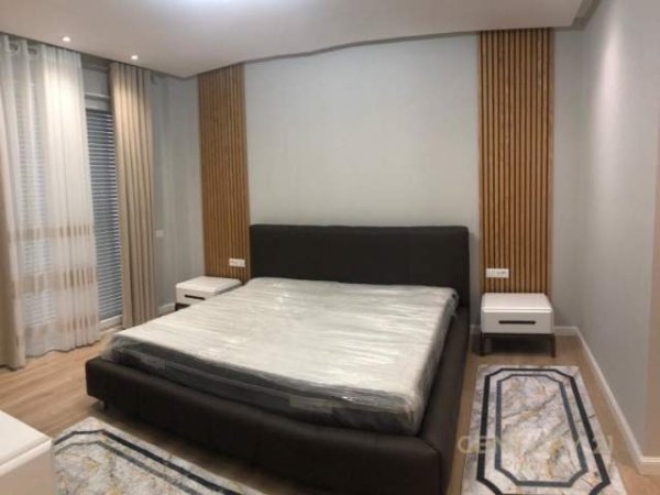 Tirane, jepet me qera apartament 3+1+A+BLK Kati 2, 200 m² 1.500 Euro (TEG)